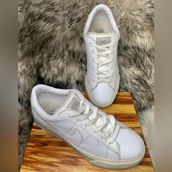 Nike Sweet Classic Shoes White Leather Athletic Sneakers Women’s Size 7/38EUR - Picture 2 of 9